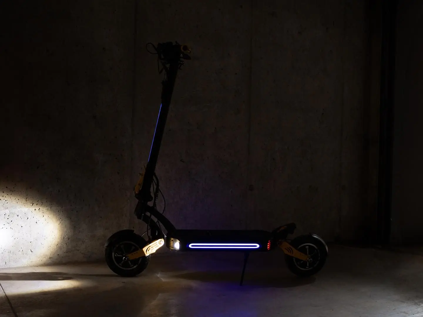 Электросамокат Vsett 10 Apex (Black/Yellow)