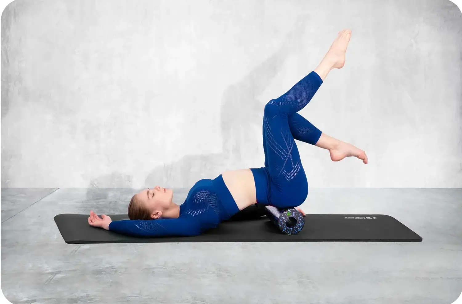 Массажный ролик Neo Sport NS-964 (Black/Blue) - 9