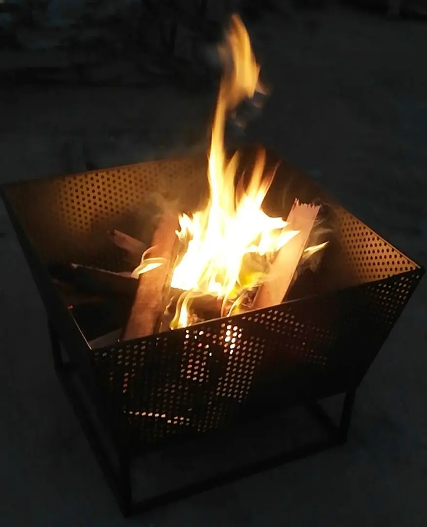 Gratar cu vatra Saska Garden 1031132 (Black) - 2