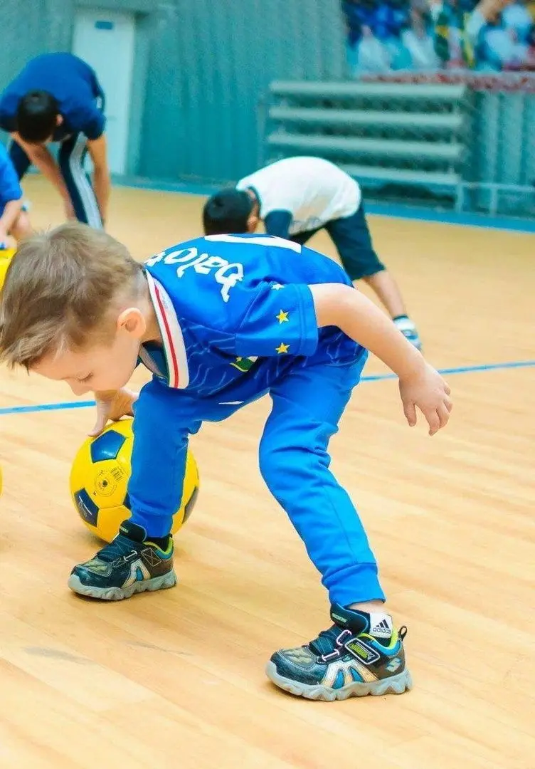 Minge Enero Toys Foam Ball Soft (Yellow/Blue)