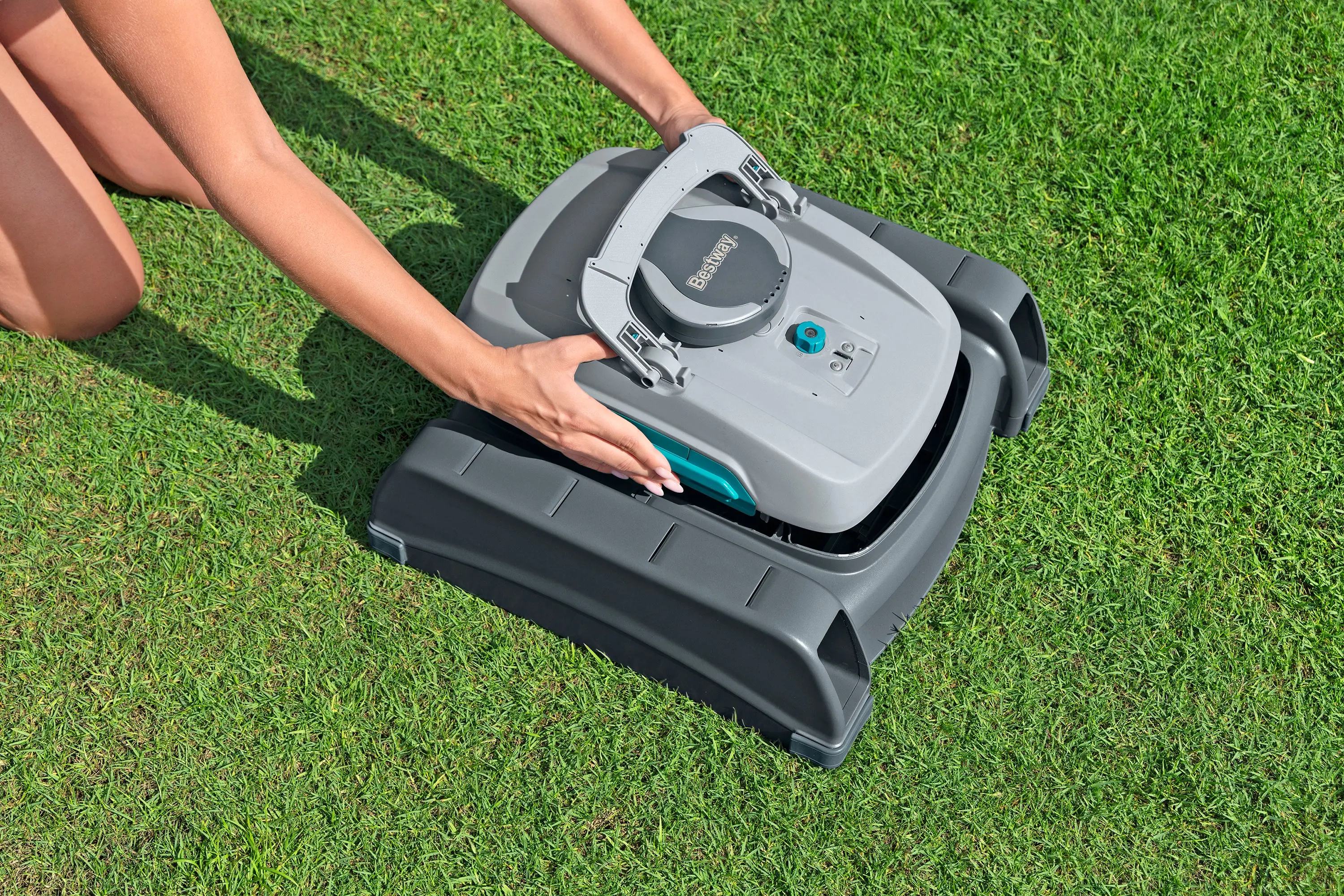 Robot pentru curatarea piscinei Bestway AquaTronix Pro G300 58942BW (Grey) - 12
