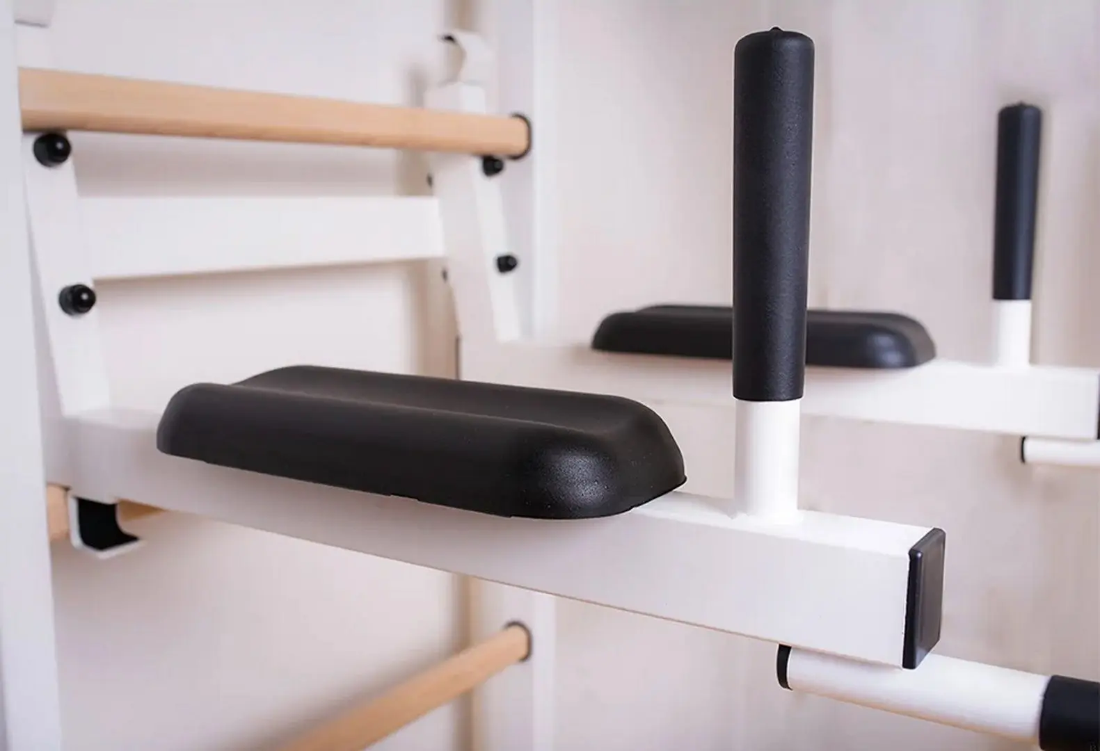 Шведская стенка BenchK 523W+A204 (White/Wood)