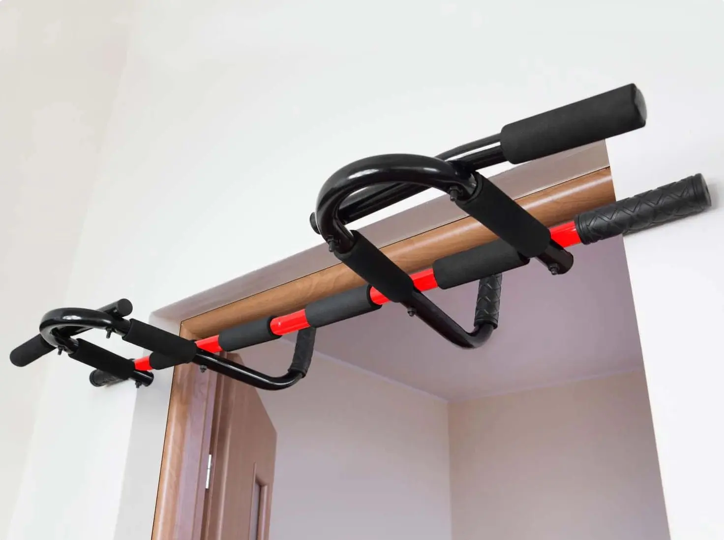 Bara tractiuni pentru perete Neo-Sport NS-314 (Black/Red)