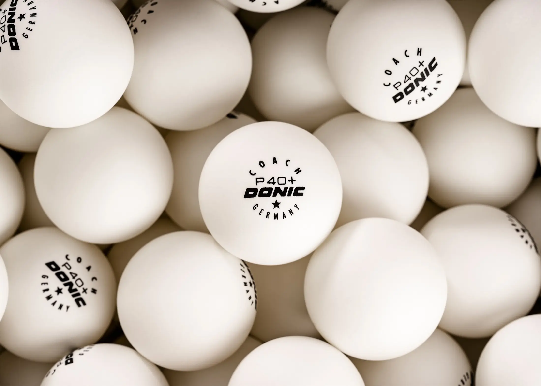 Set mingi pentru tenis de masa Donic Coach P40+ 1 Star (White)
