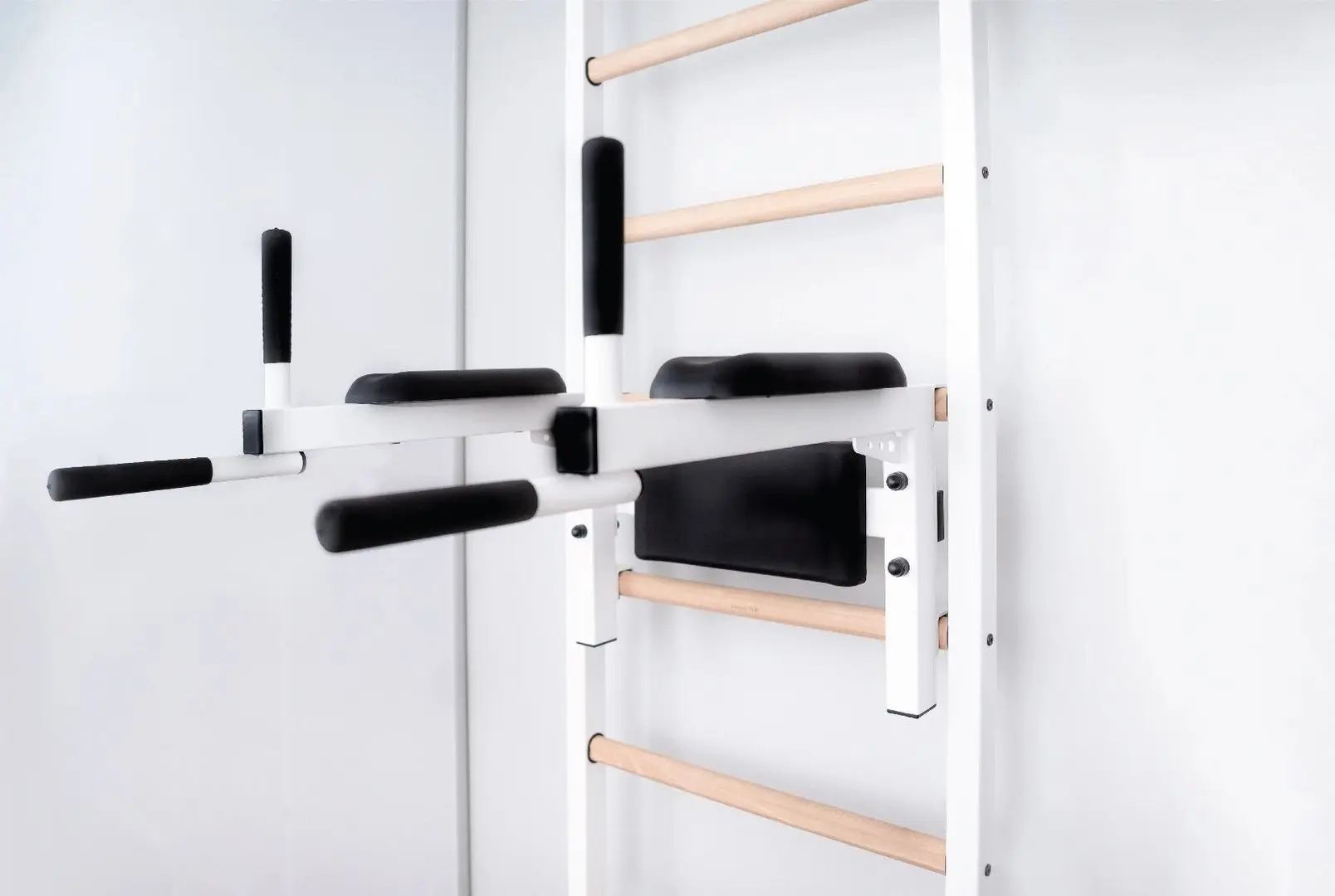 Турник для шведской стенки BenchK DB1W (White)