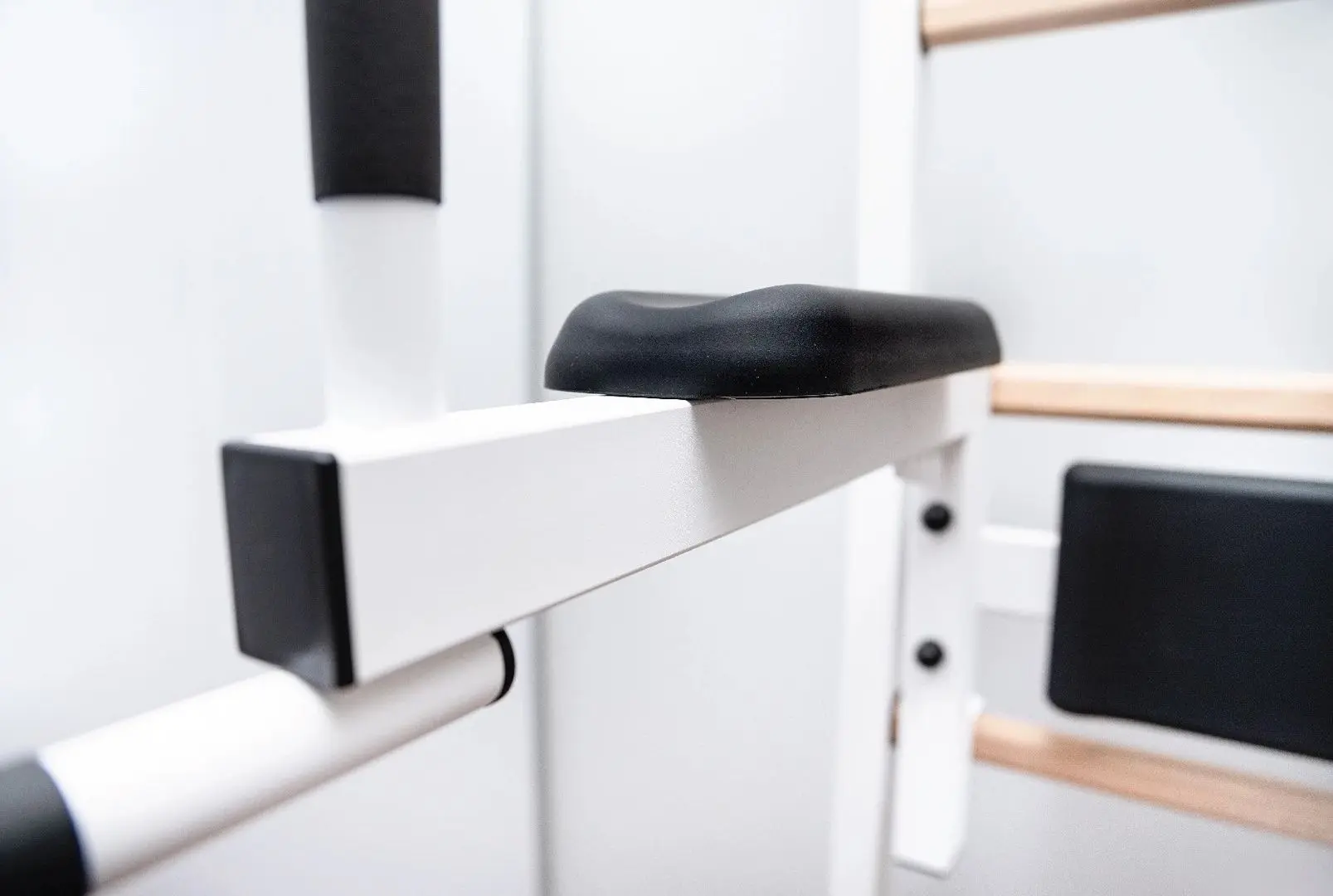 Турник для шведской стенки BenchK DB1W (White)