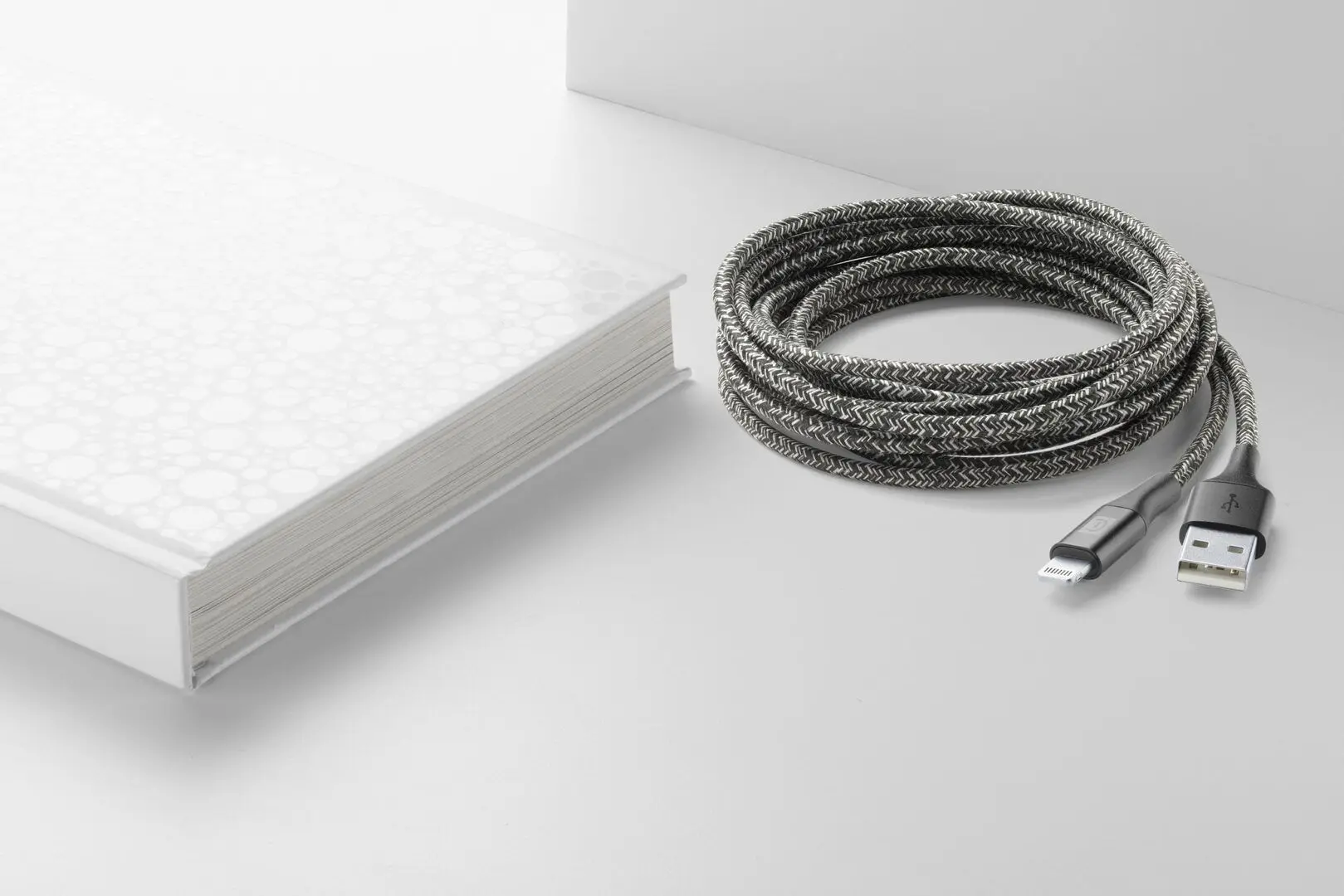 Cablu USB to Lightning Cellularline Long Cable 2.5m (Black)