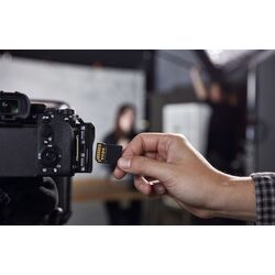 Карта памяти Kingston React Plus V60 SD 128GB Class 10 UHS-II Thumb