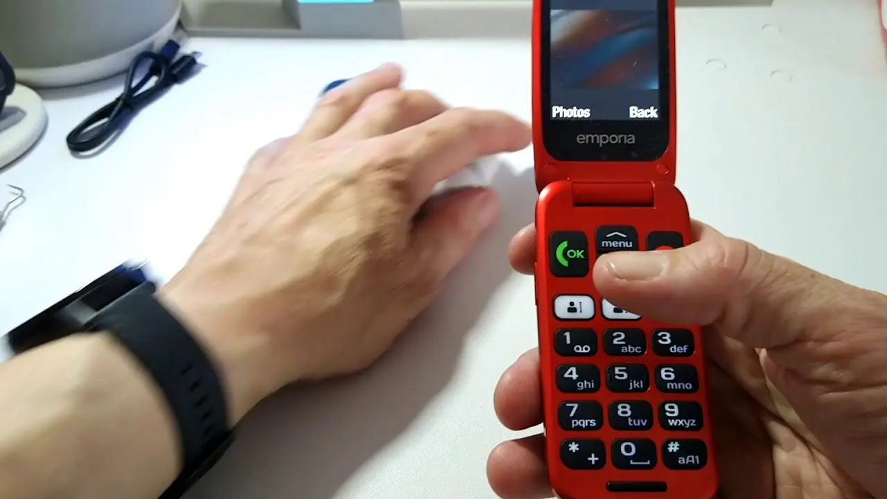 Telefon mobil Emporia One V200 (Black/Red)