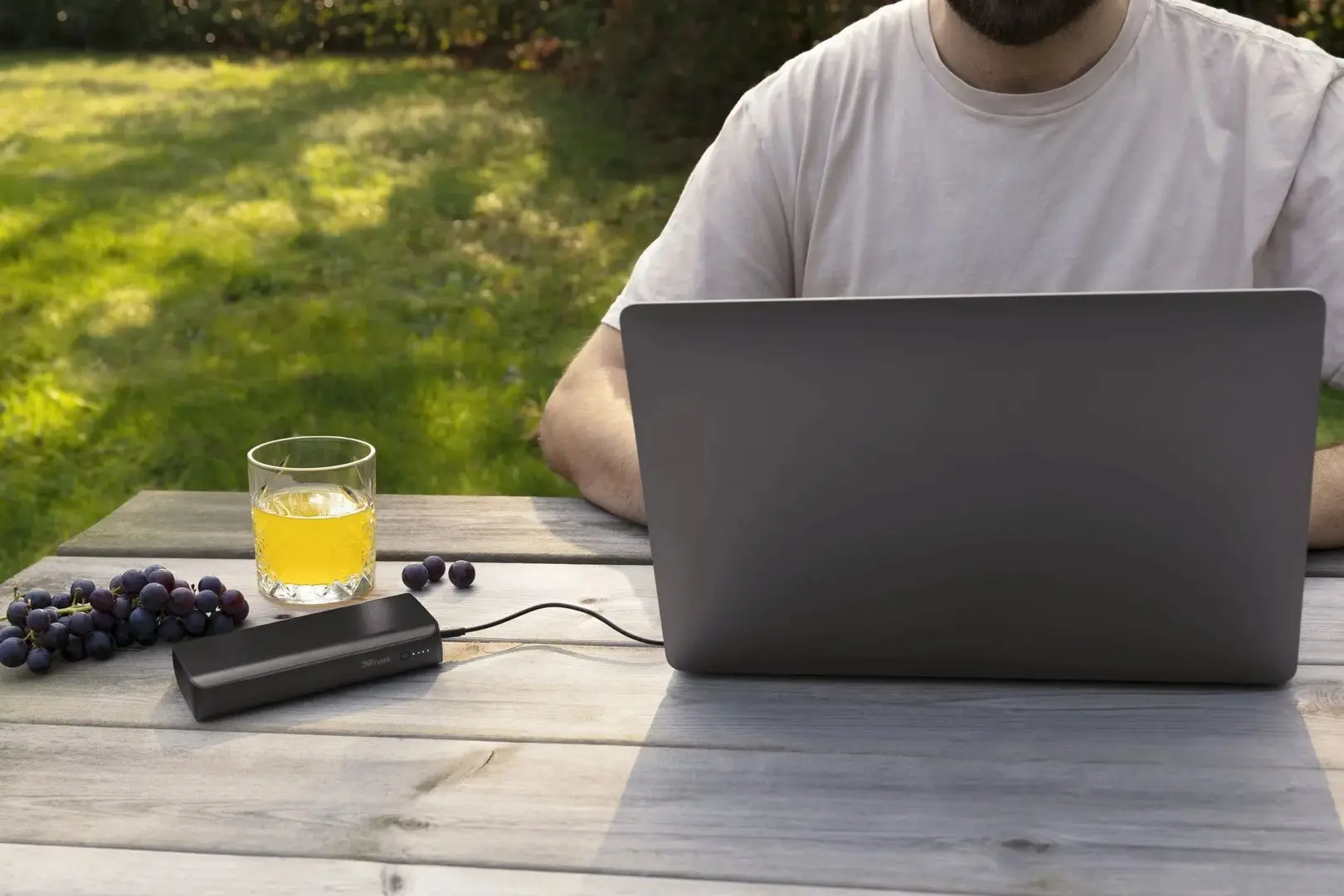 Внешний аккумулятор для ноутбука Trust Laro 65W (Black) - 7