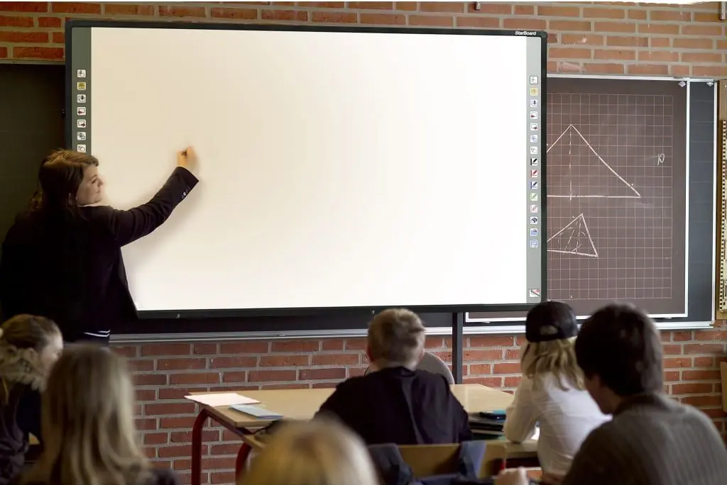 Интерактивный сенсорный дисплей StarBoard 89