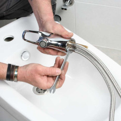 Instalarea bideului suspendat Thumb