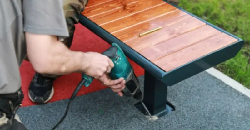 Сборка и установка садовой скамьи