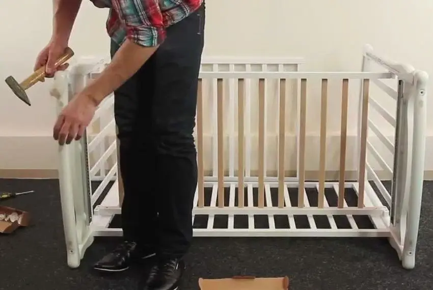 Asamblarea patucului pentru copii