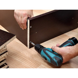 Asamblarea rafturilor