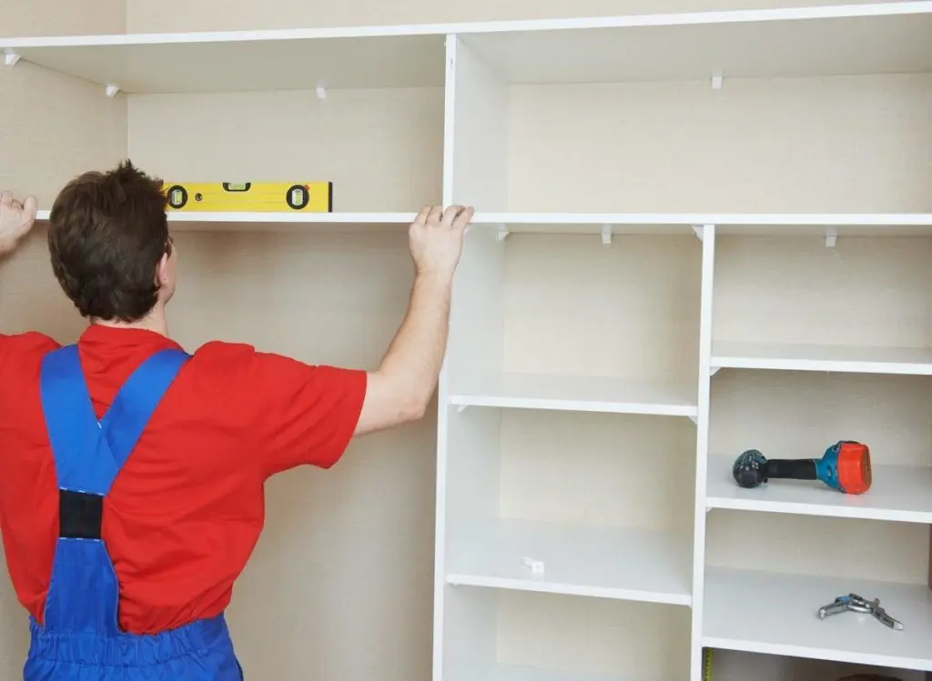 Asamblare dulap (1 metru lungime)