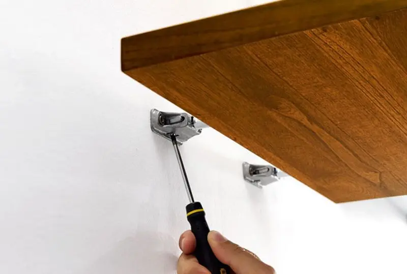 Instalarea raftului în baie