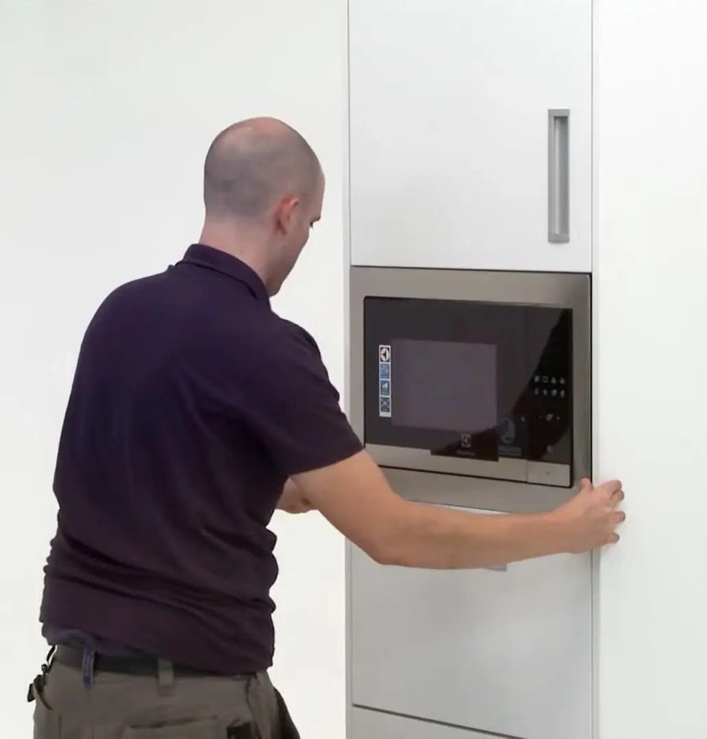 Instalarea cuptorului cu microunde incorporabil