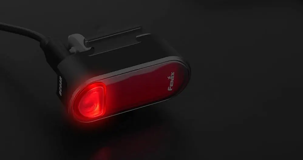 Lanterna LED pentru bicicleta Fenix BC05R (Black/Red)