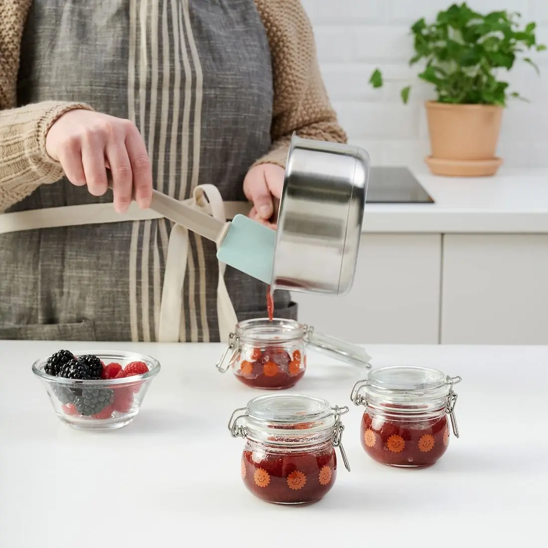 Borcan pentru depozitare Ikea Korken sticla transparenta cu model 0.13l