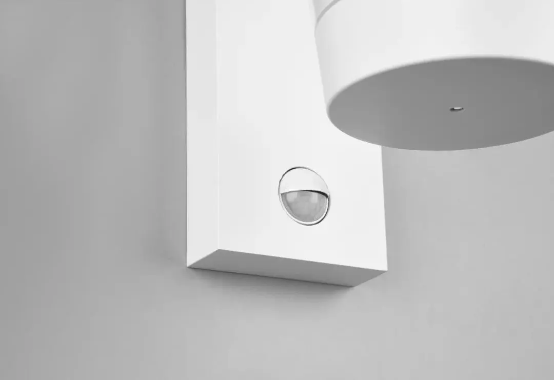 Светодиодный настенный светильник Trio Cavado 211069131 (White)