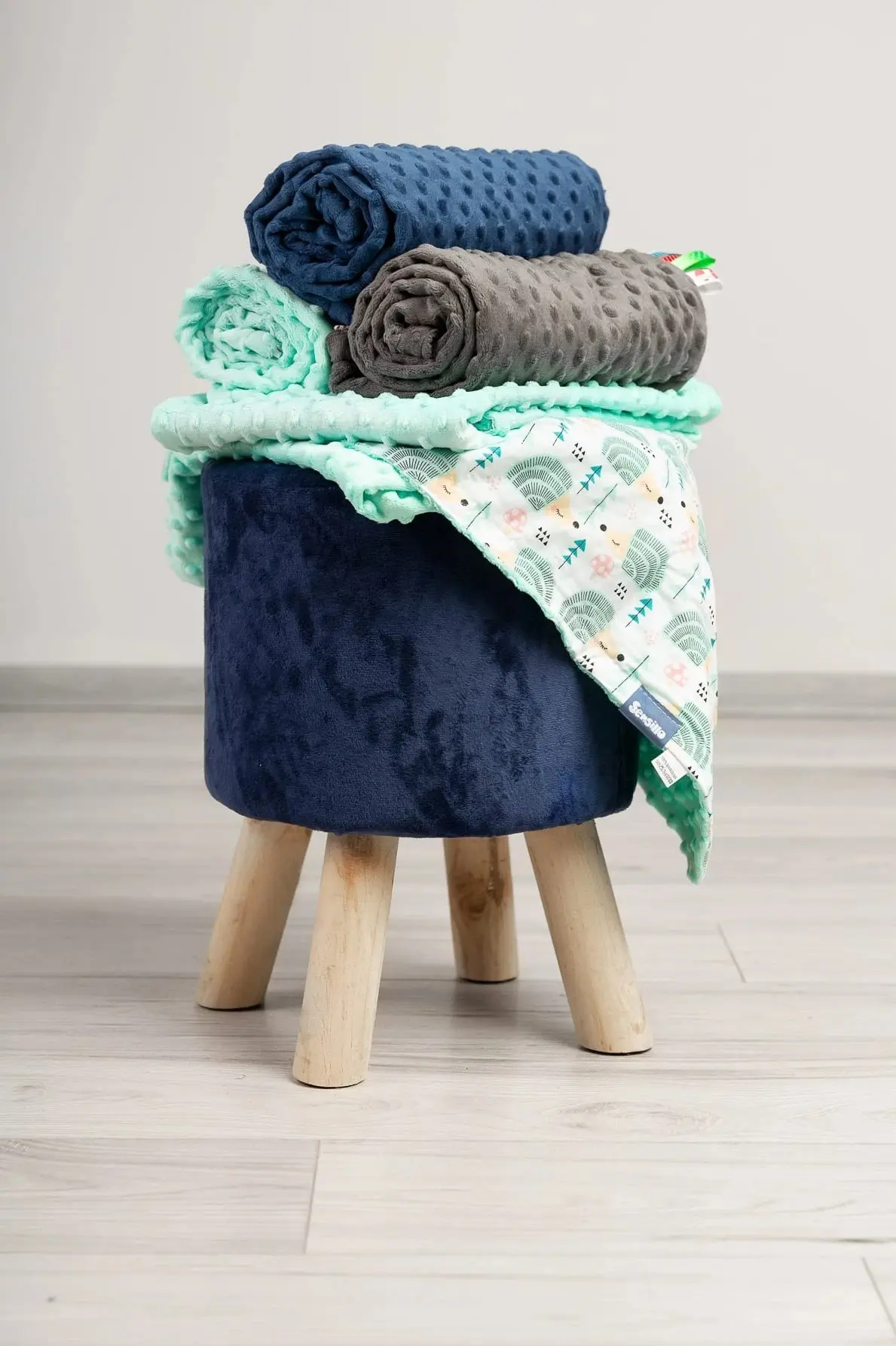 Плед Caretero Light Minky 75x100 (Hedgehogs/Grey) - 5