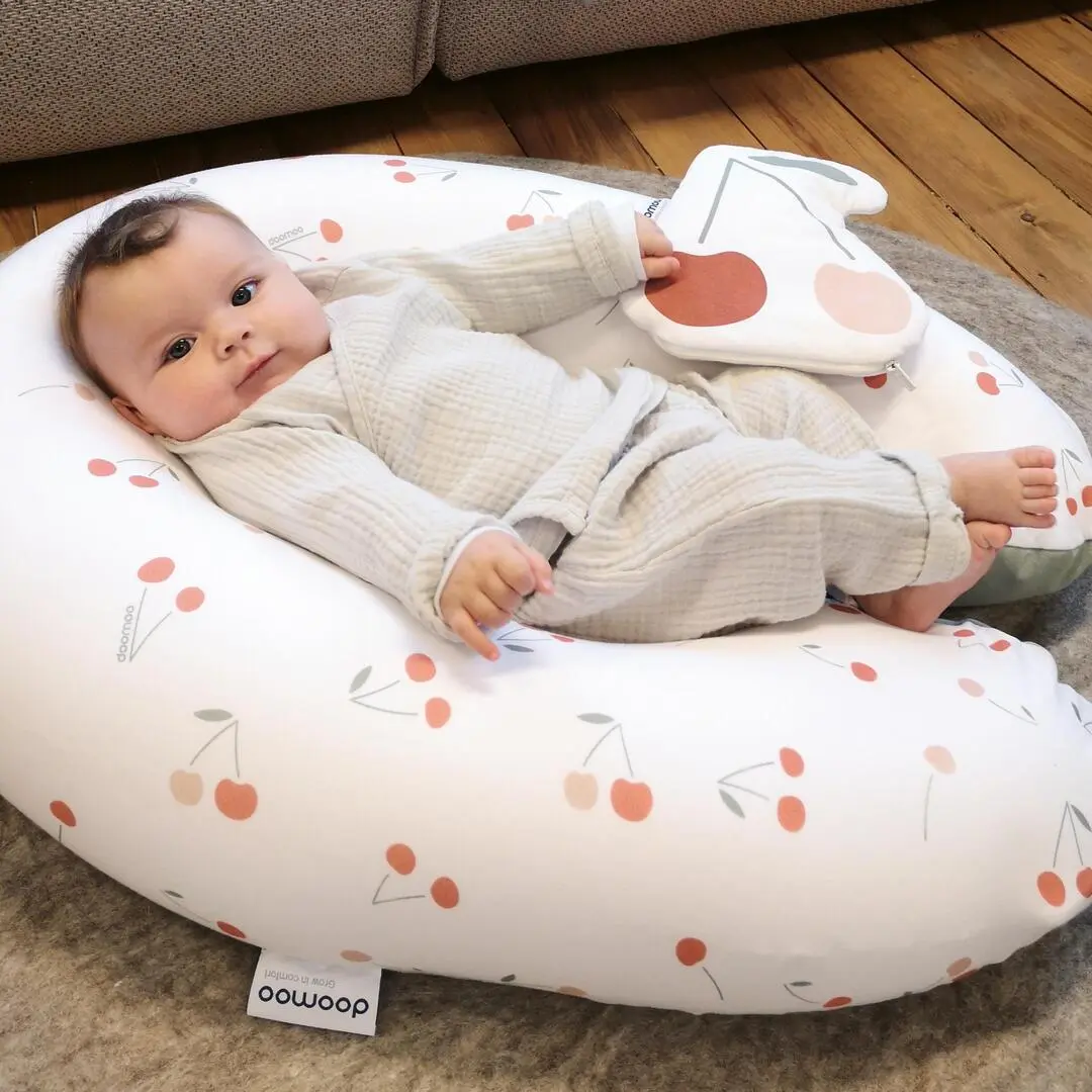 Perna anti-colici Doomoo Snoogy Cherries (White)