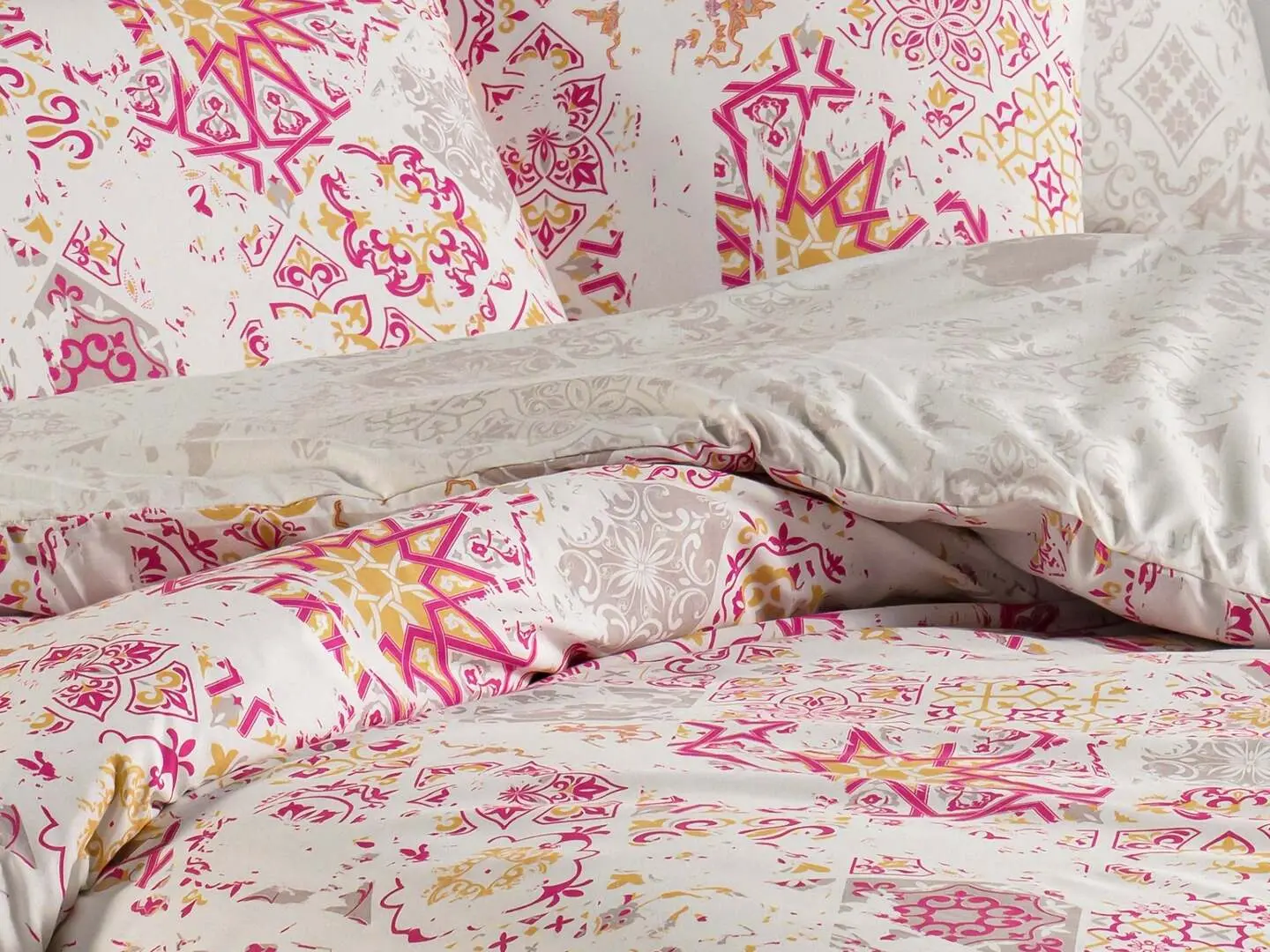 Постельное белье с одеялом и подушками New Home Comforter Alessi 2P (White/Pink)