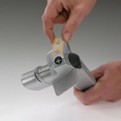 Ручной отделитель косточек Westmark Kirschomat Thumb