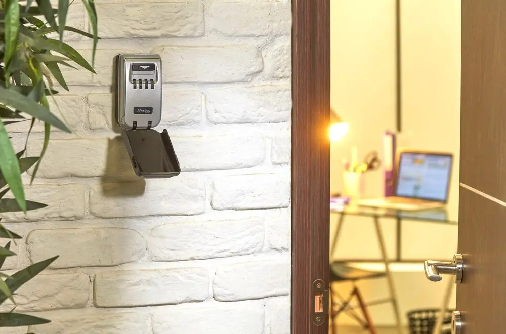 Ключница настенная Masterlock 5425EURD (Black/Grey)