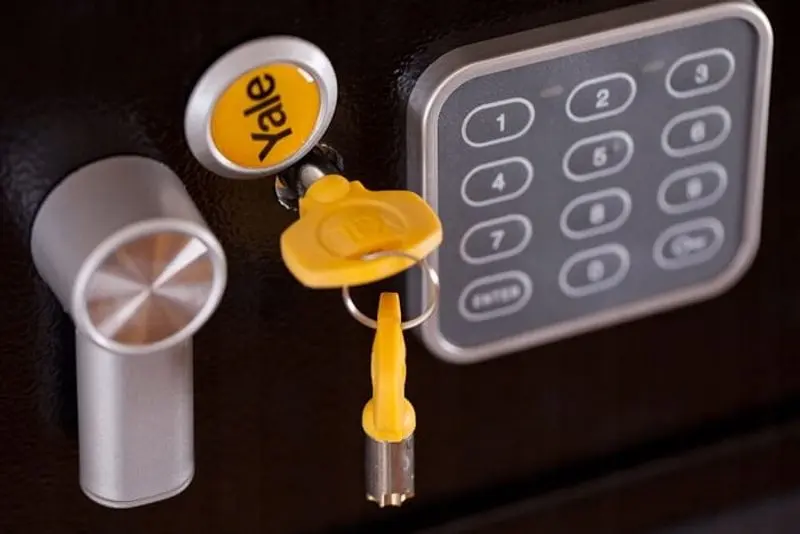 Safeu Yale YLC 200 DB1 (Black)