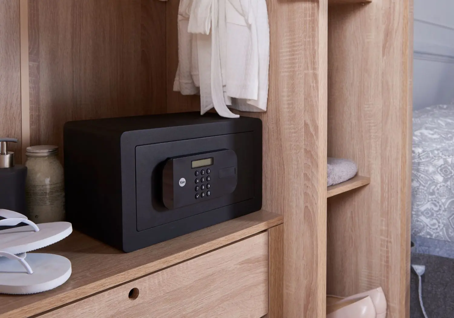 Сейф Yale YSFB/200/EB1 (Black)