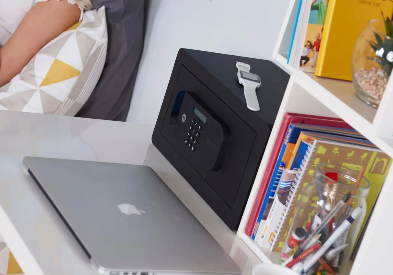 Сейф Yale YSFB/250/EB1 (Black)