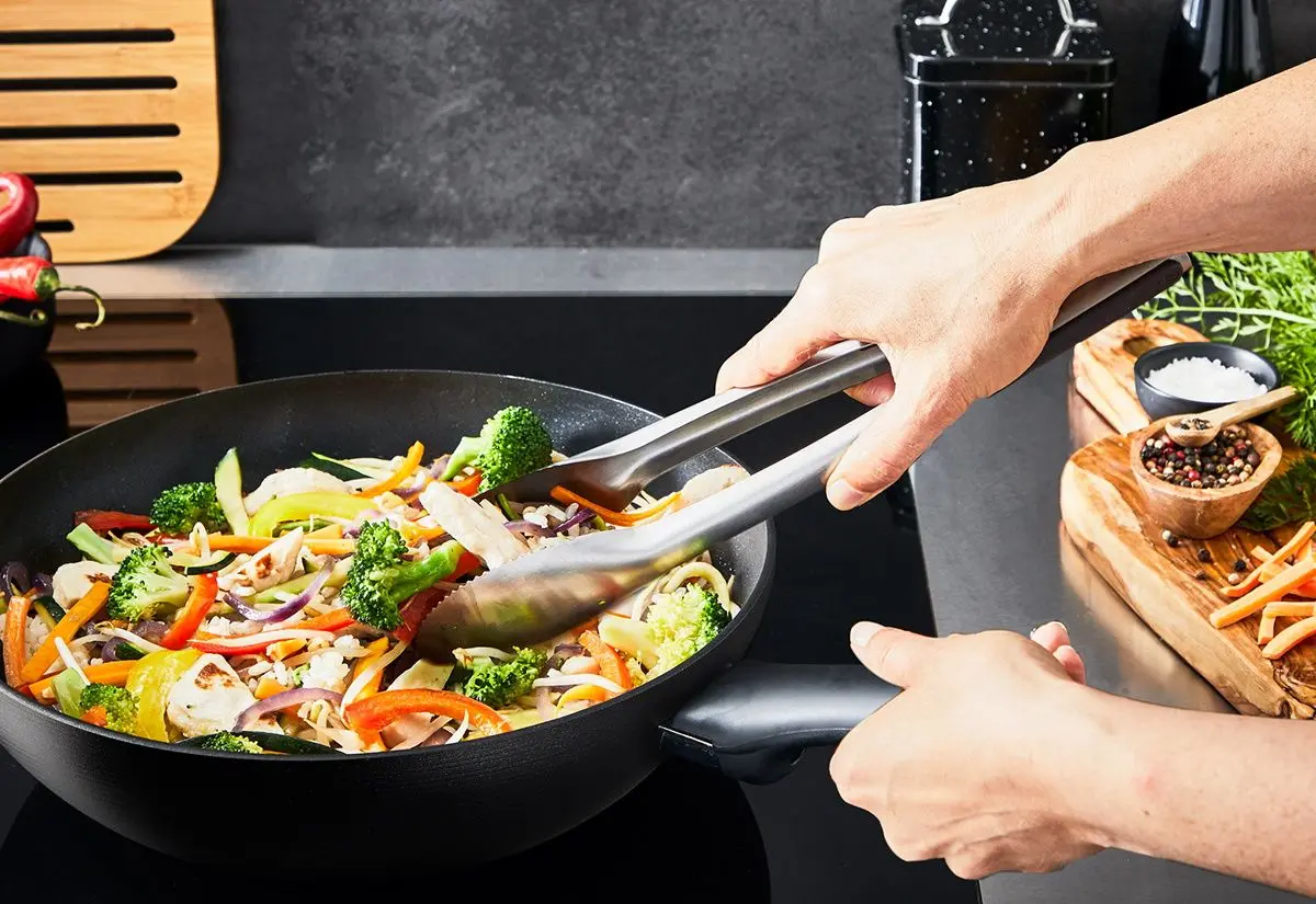 Сковорода Tefal Wok Hard Titanium Pro G2881932 (Black)