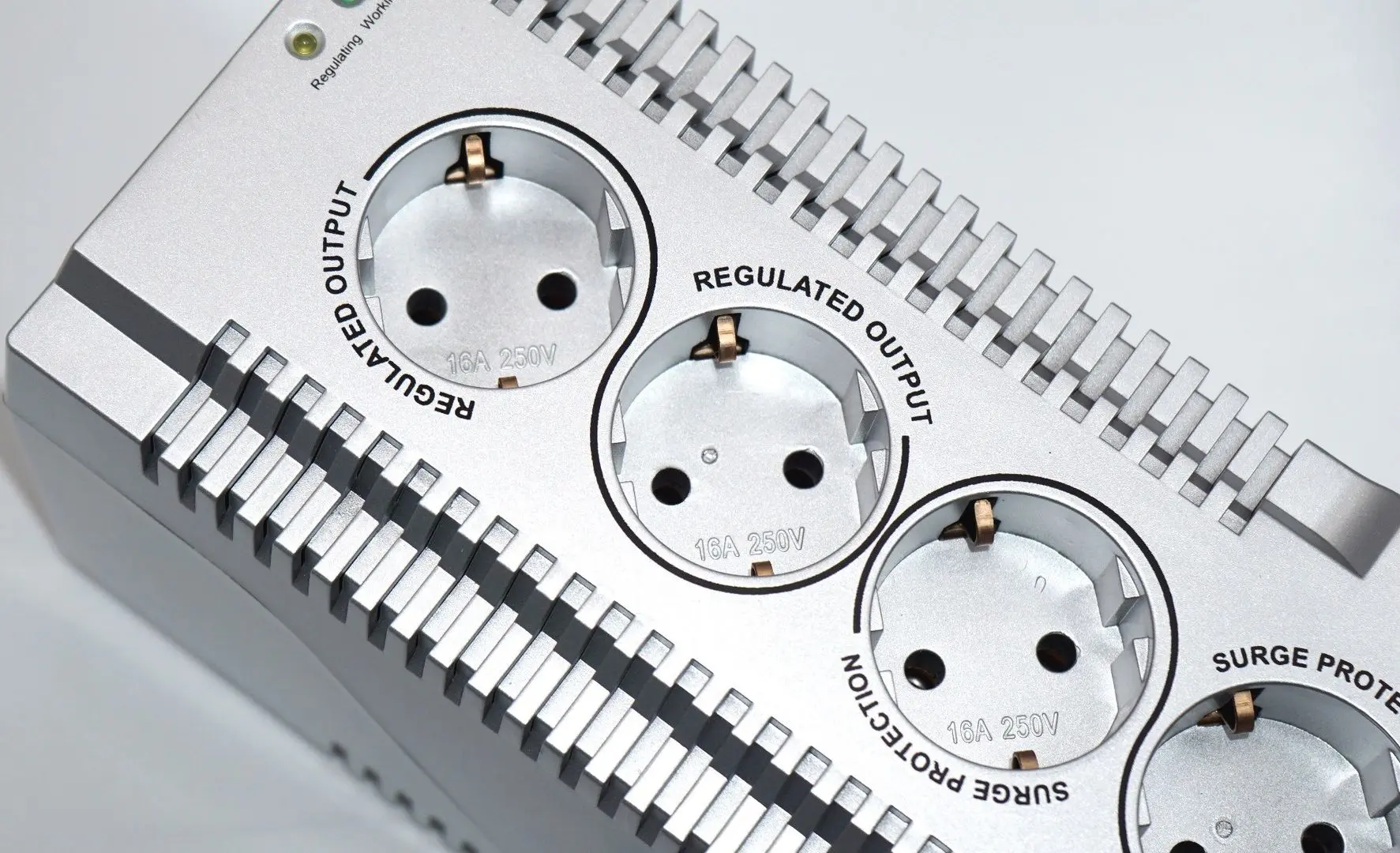 Стабилизатор напряжения Sven VR-F1500