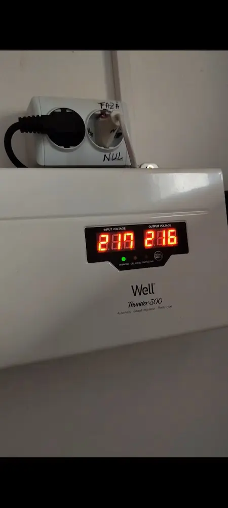 Stabilizator de tensiune Well Thunder 500 VA (White)