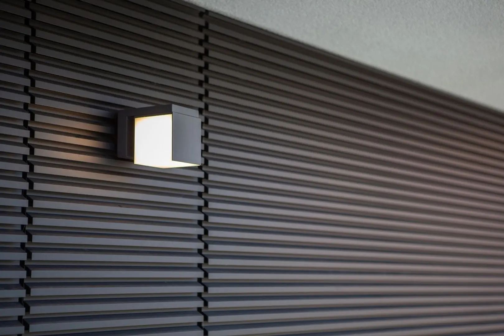 Настенный светильник Lutec Cuba 12W (Dark Grey)