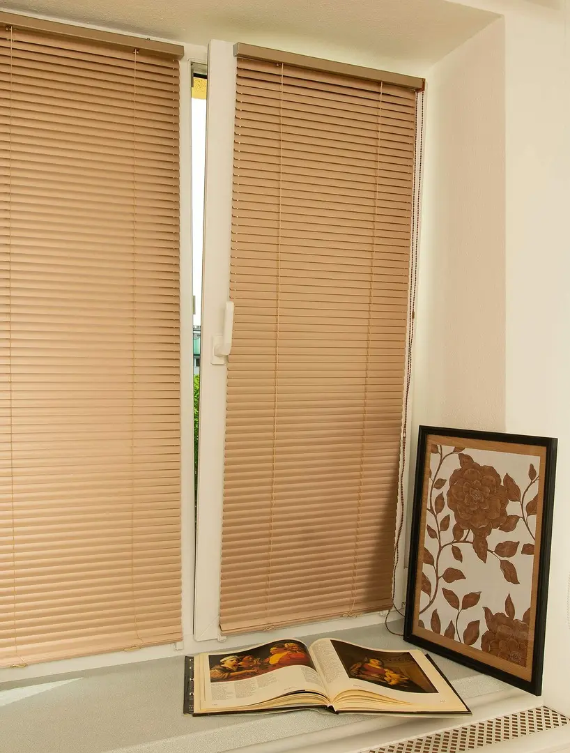 Жалюзи горизонтальные Delfa BlackOut 43x160cm (Gold)