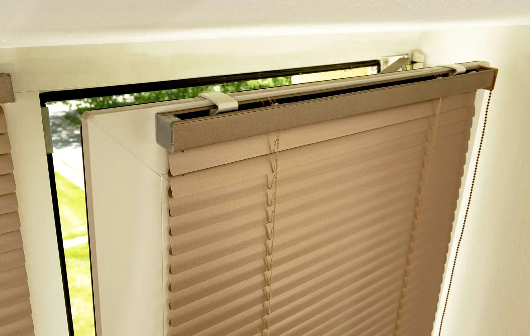 Jaluzele orizontale Delfa BlackOut 81x160cm (Gold)